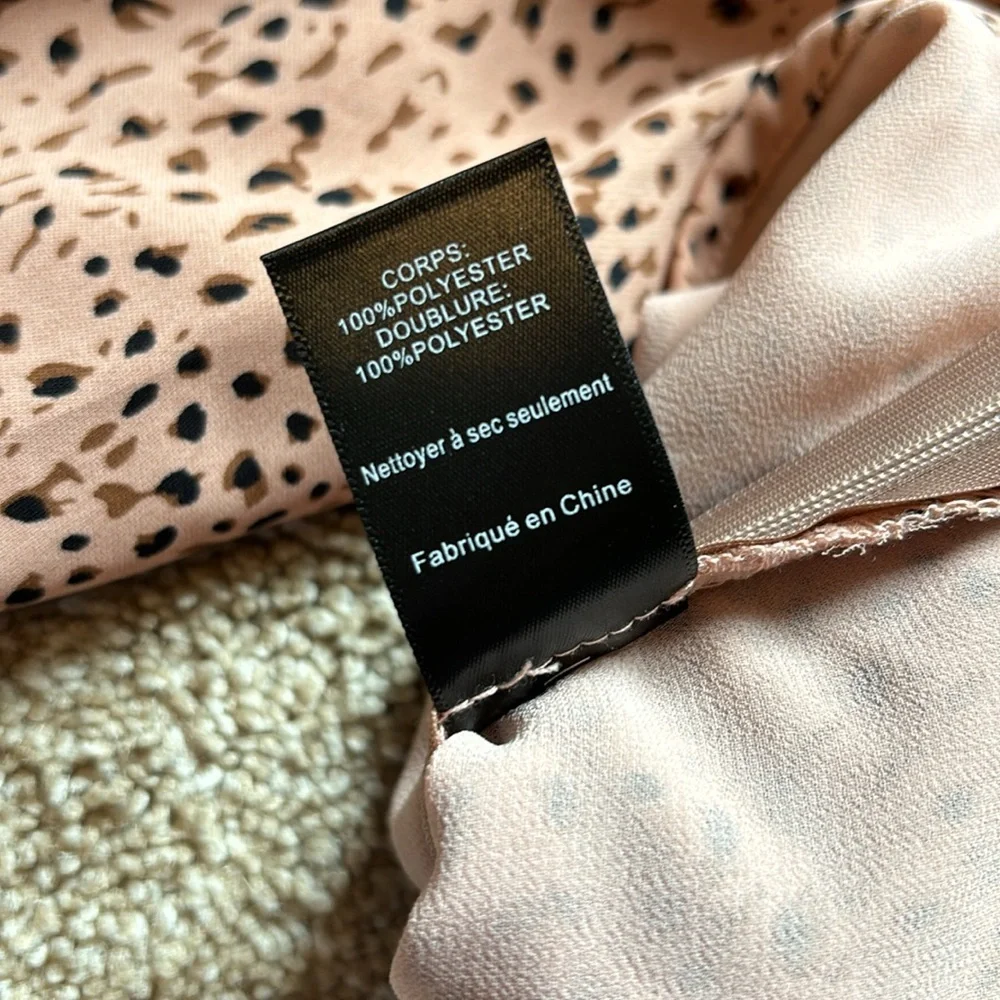 Astr the Label animal print v neck puff long sleeve top size L
